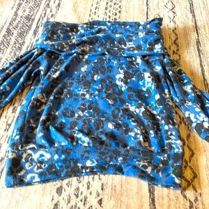 Willow blue sweatshirt xs NWT